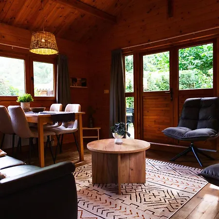 Casa de Férias Sfeervol Houten Met Fijne Buitenruimte Op De Veluwe *