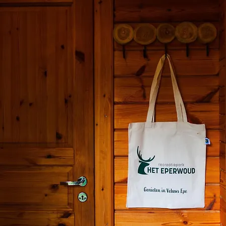 Sfeervol Houten Met Fijne Buitenruimte Op De Veluwe Сasa de vacaciones Epe