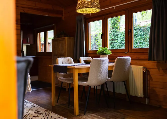 Sfeervol Houten Met Fijne Buitenruimte Op De Veluwe בית נופש